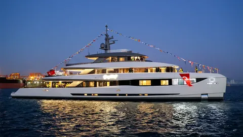 Le plus grand yacht de Mengi Yay, le Gray Wolf, a été mis à l’eau